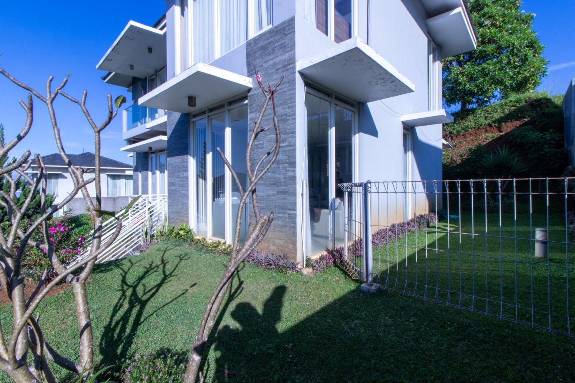 Villa Family Only Mountain View - De Reiz Golf Syariah 4br *