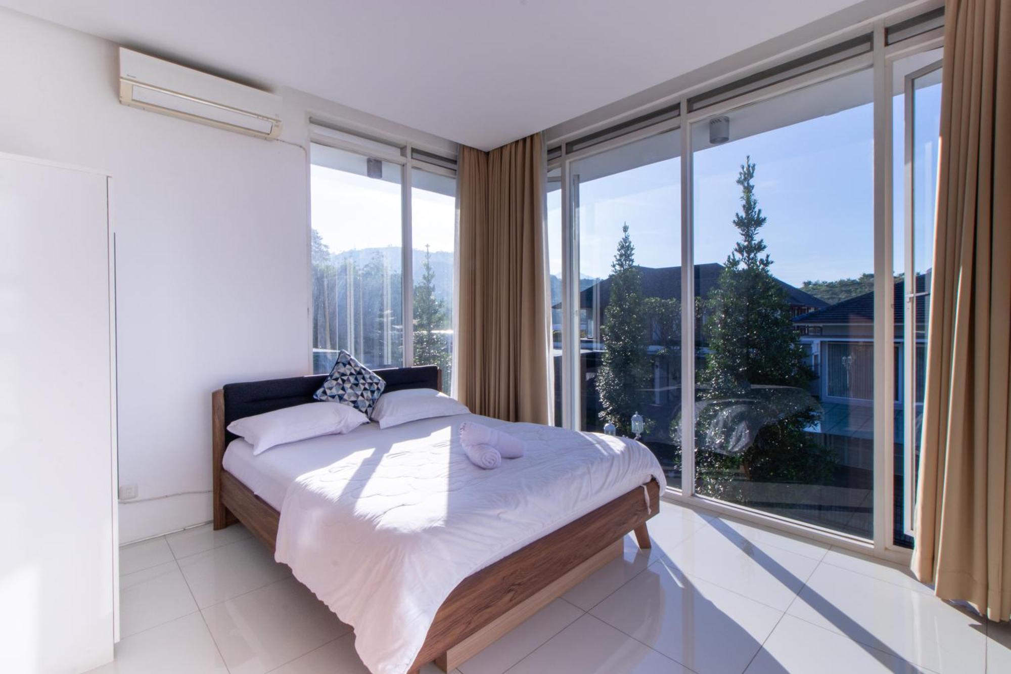 Family Only Mountain View - De Reiz Golf Syariah 4br