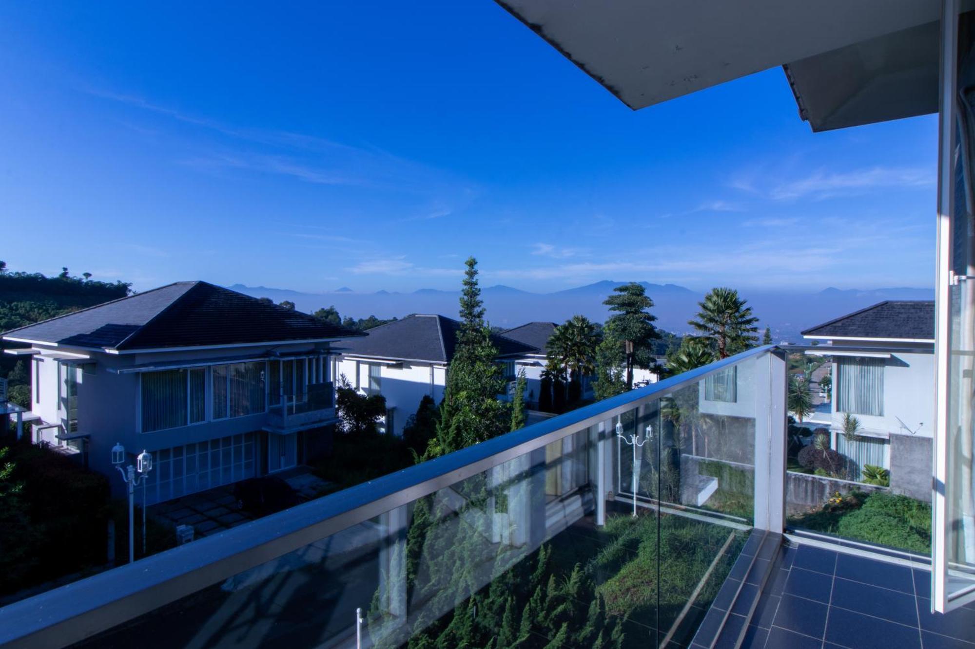 Family Only Mountain View - De Reiz Golf Syariah 4br